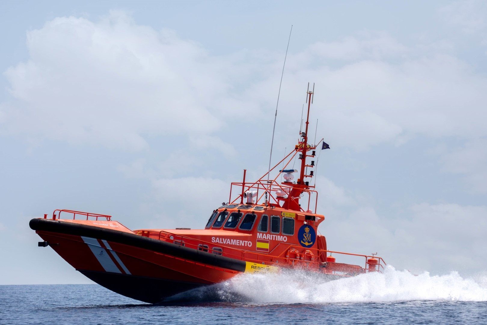 Rescatan a cuatro inmigrantes a bordo de dos pequeñas embarcaciones en el Estrecho